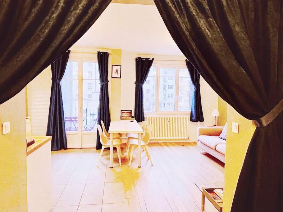 Apartment Traversant Elegant - Parking Prive