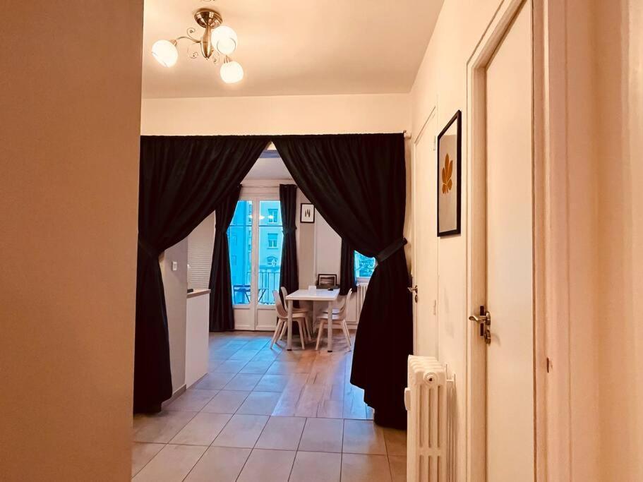 Apartment Traversant Elegant - Parking Prive